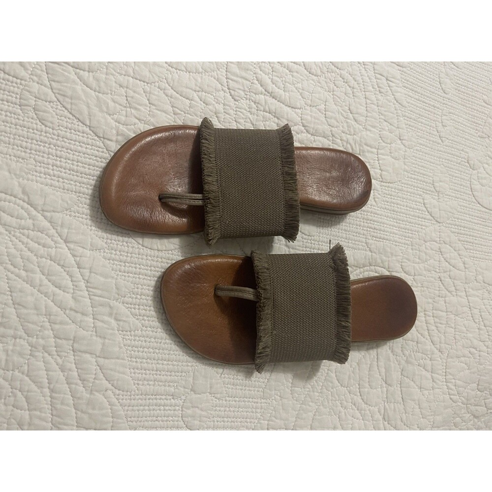 Andre Assous Thong Sandals Womens Sz 6 Greige Featherweights Spain